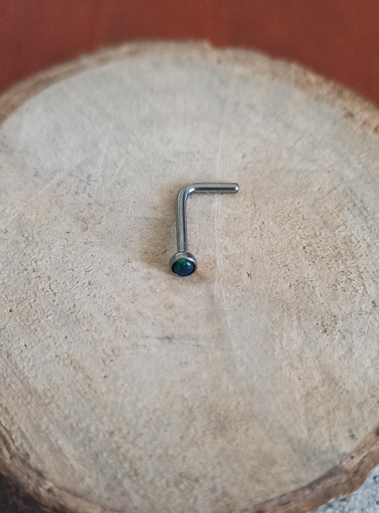 REP Nostril Forma de L Titanio G23 - Piedra Opalita (0,8mm;7;2mm) (20G)