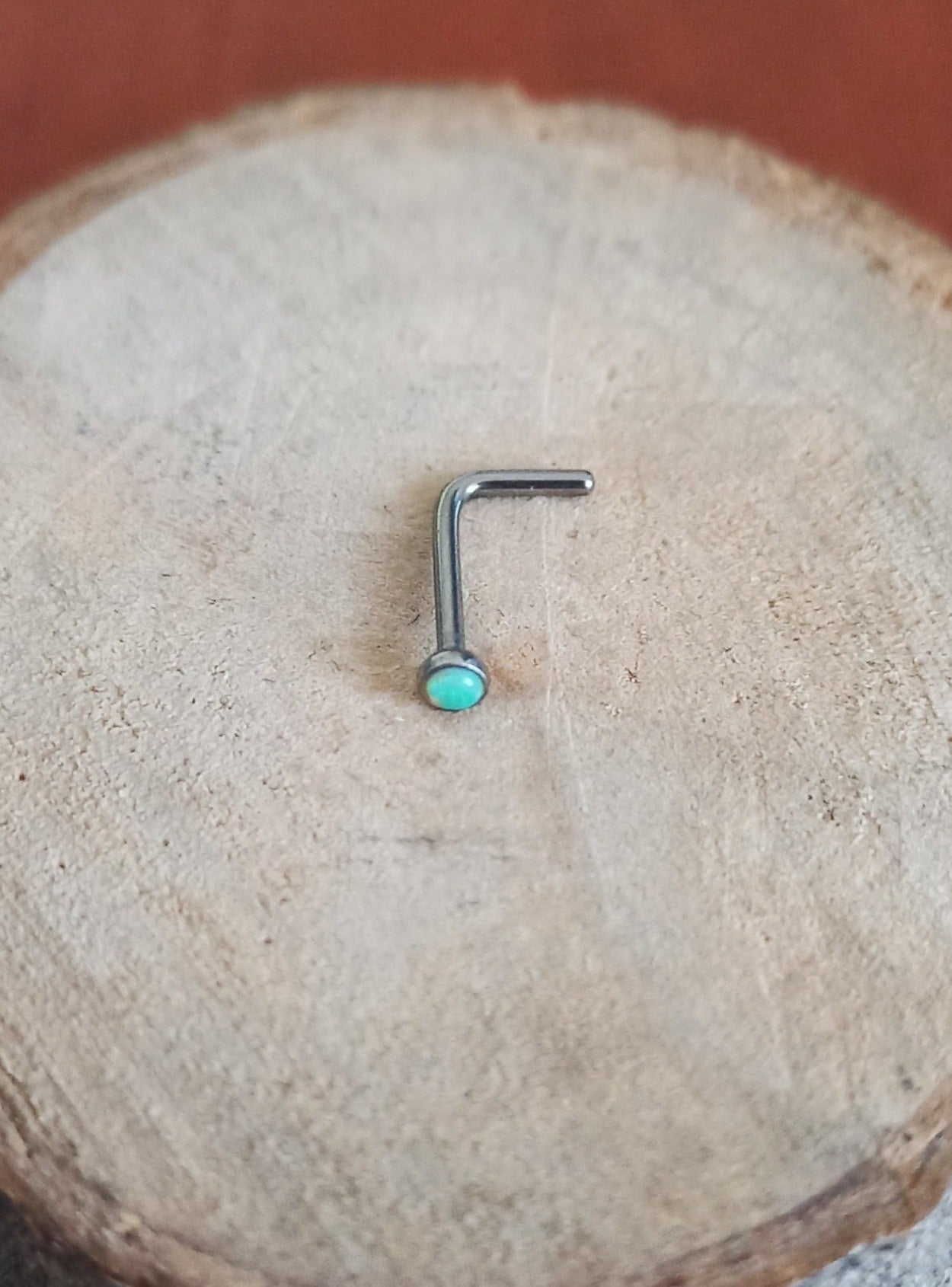 REP Nostril Forma de L Titanio G23 - Piedra Opalita (0,8mm;7;2mm) (20G)