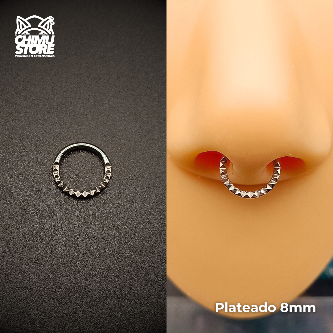 Argolla Clicker Titanio ASTM F-136 - Piramides Frontales (1,2mm) (16G)