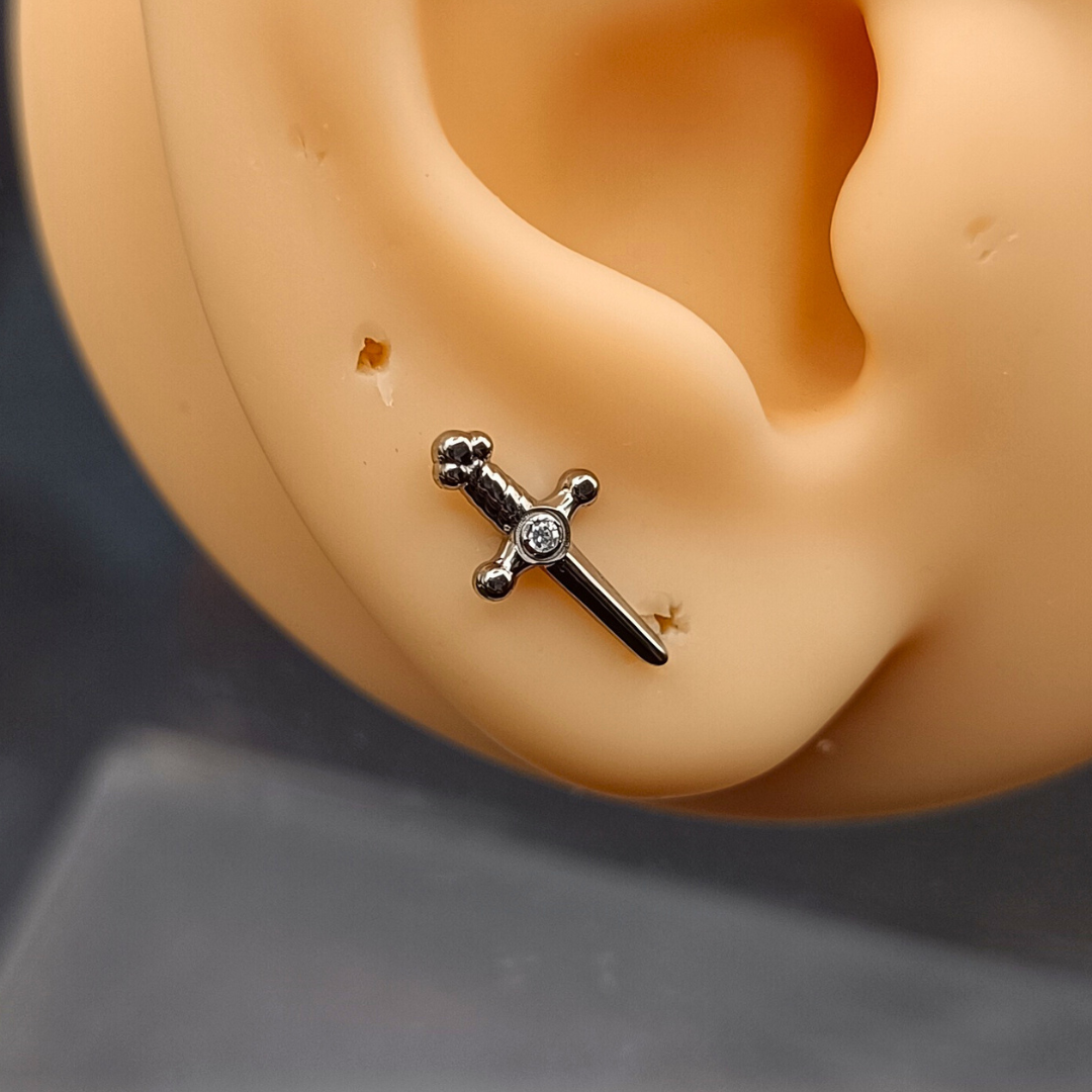 Labret Titanio ASTM F-136 - Daga con Zirconia (1,2mm;8mm) (16G)