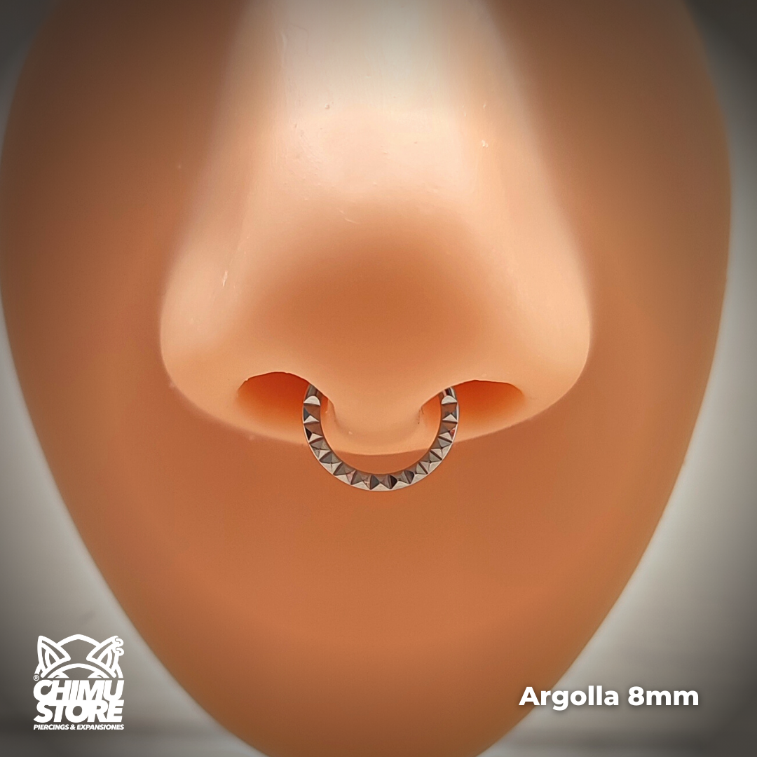 Argolla Clicker Titanio ASTM F-136 - Piramides Frontales (1,2mm) (16G)